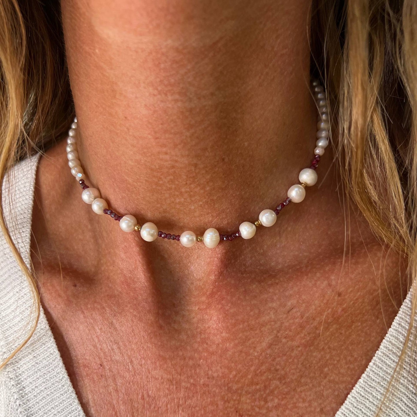 Collana perle tonde bianche e cristalli bordeaux - PU122 - Lumiere Bijoux