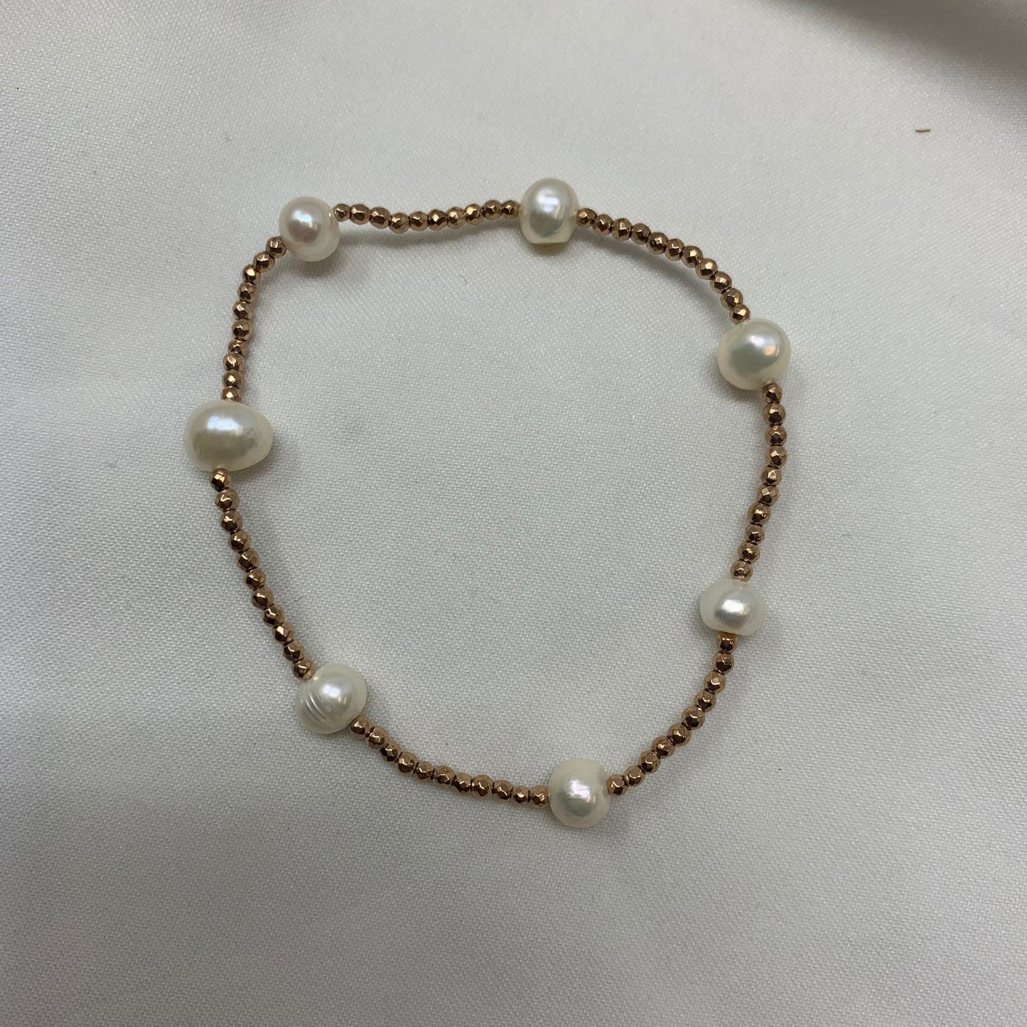 Bracciale sfere diamantate elastico con perle tonde irregolari
