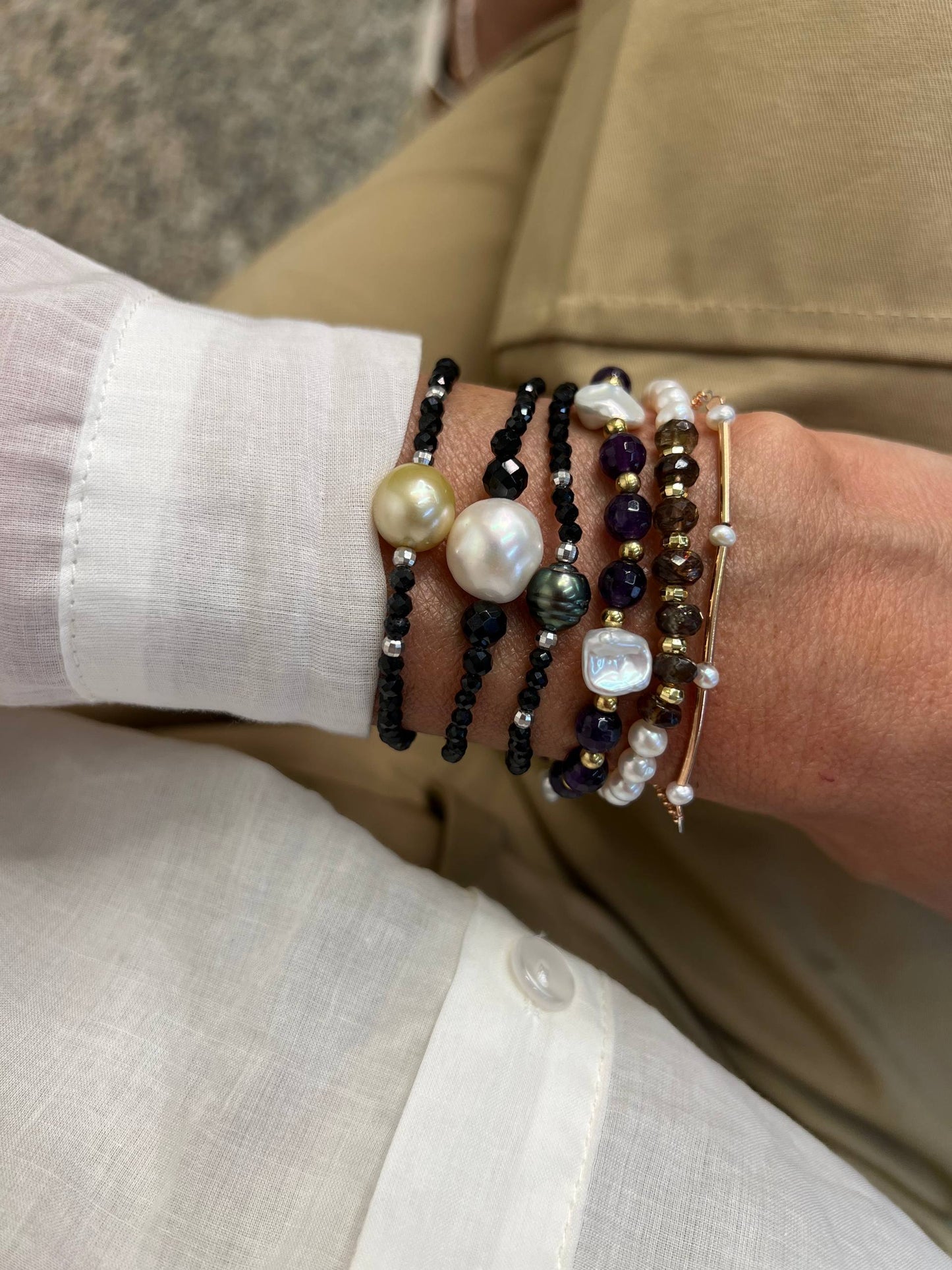 Bracciale elastico pietre naturali alternate da perle keshi e pepite argento dorato - Lumiere Bijoux