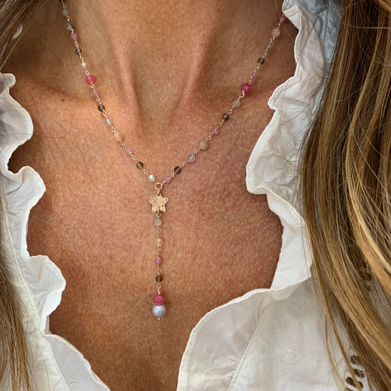 Collana pietra tormalina polverosa cm45 più 5 di allungamento rosé con stella battuta da 0,8 mm e perla grigia