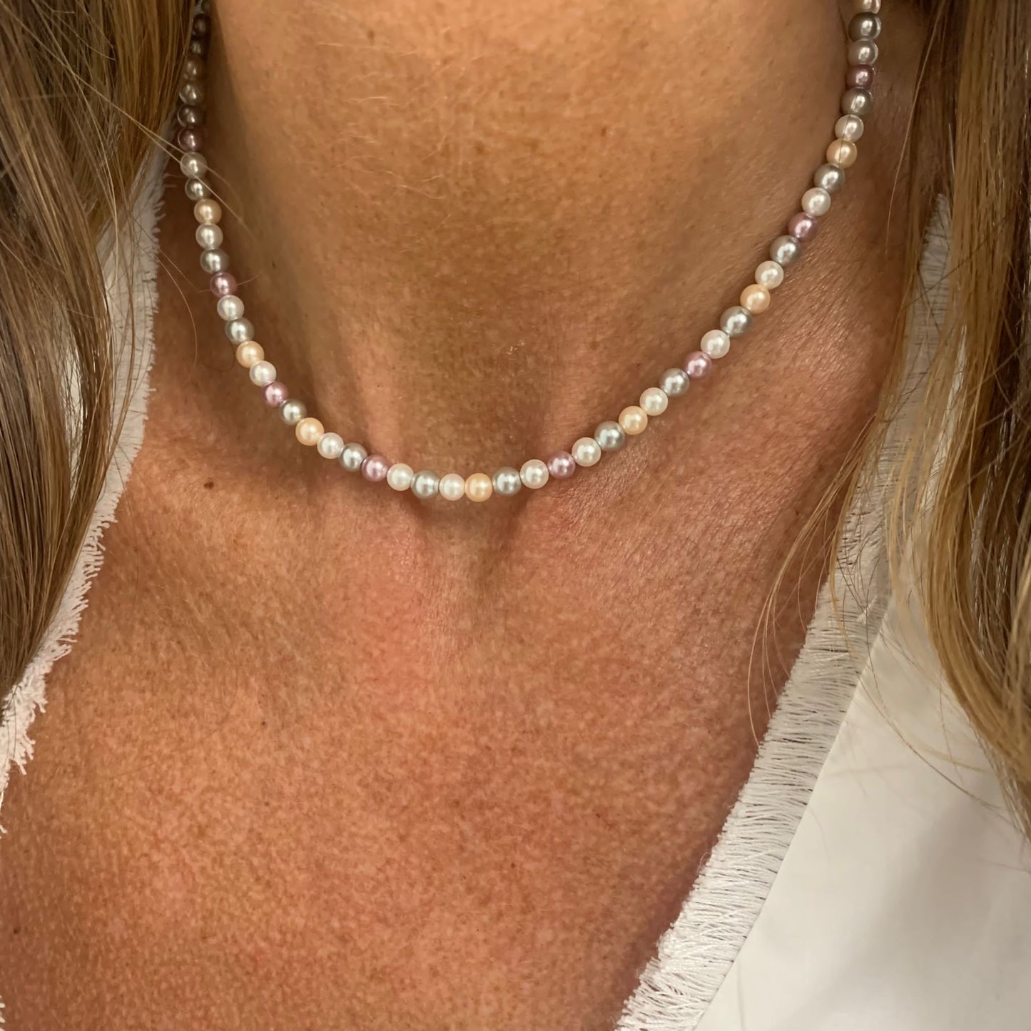 Collana perle tonda da 3 mm bianche, grigie, lilla e beige cm35 più 5 di allungamento rosé