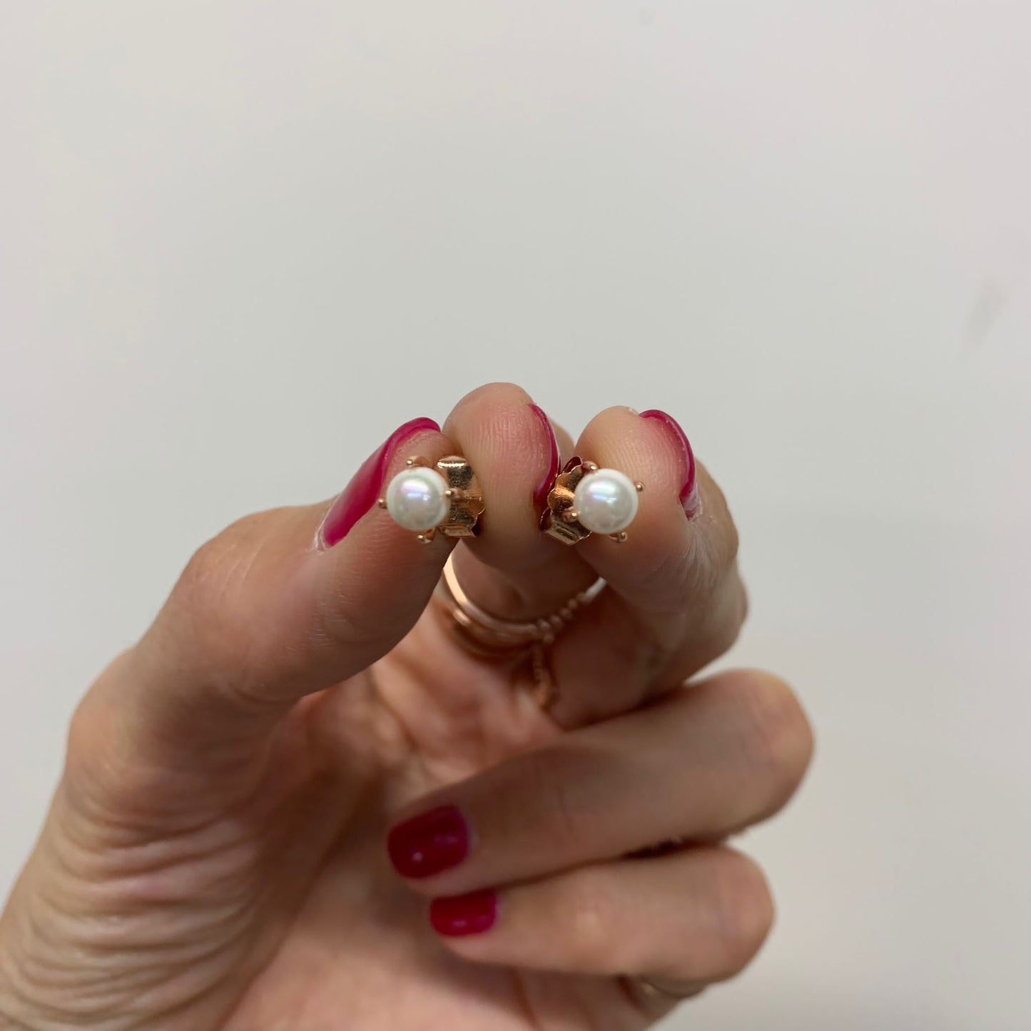 Coppia orecchini perle a lobo da 0,5 mm con 4 griffe rosé