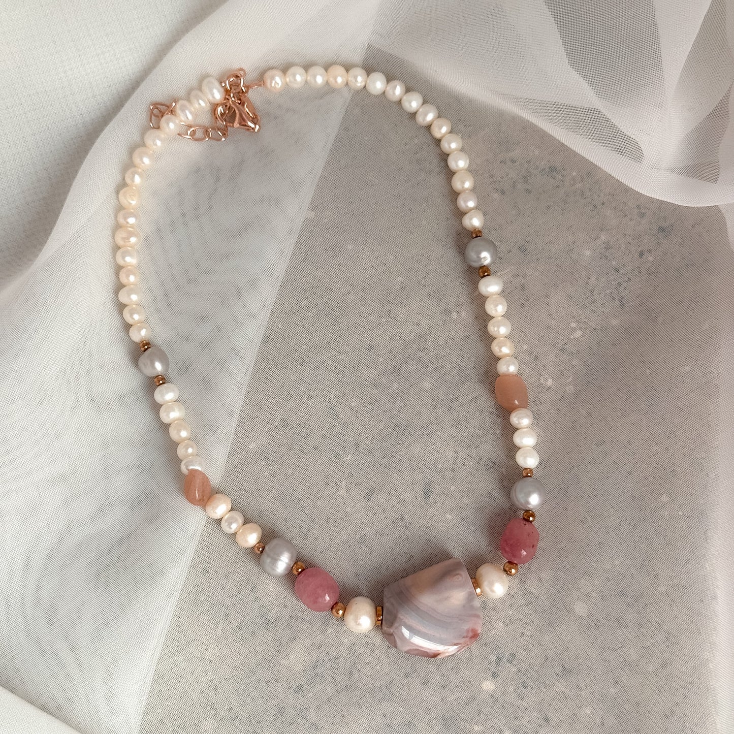 Collana perle bianche pietra i luna pepite rosé - PU128 - Lumiere Bijoux