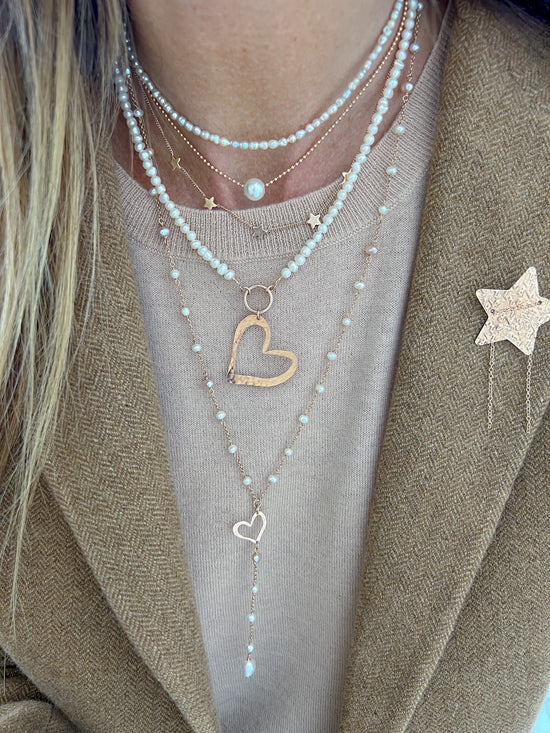 Collana cm 40 perle tonde bianche irregolari con cuore Corazon