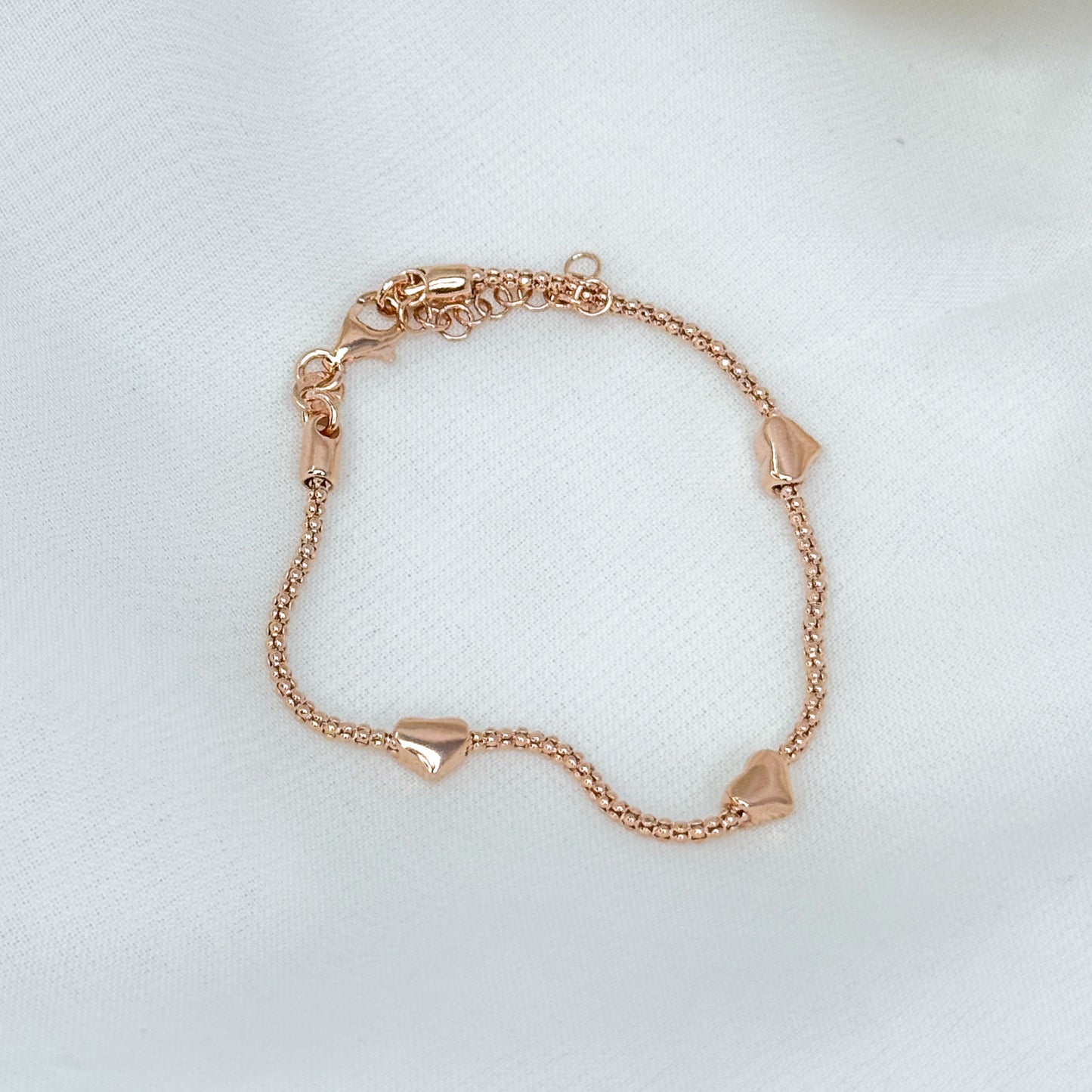 Bracciale catena coreana con tre cuori bombati in argento rosé - Lumiere Bijoux