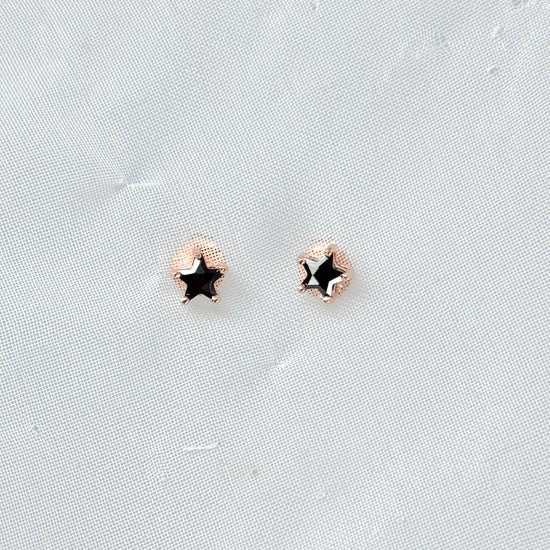 Coppia orecchini a lobo punto luce stella nero da 0.3 cm - Lumiere Bijoux