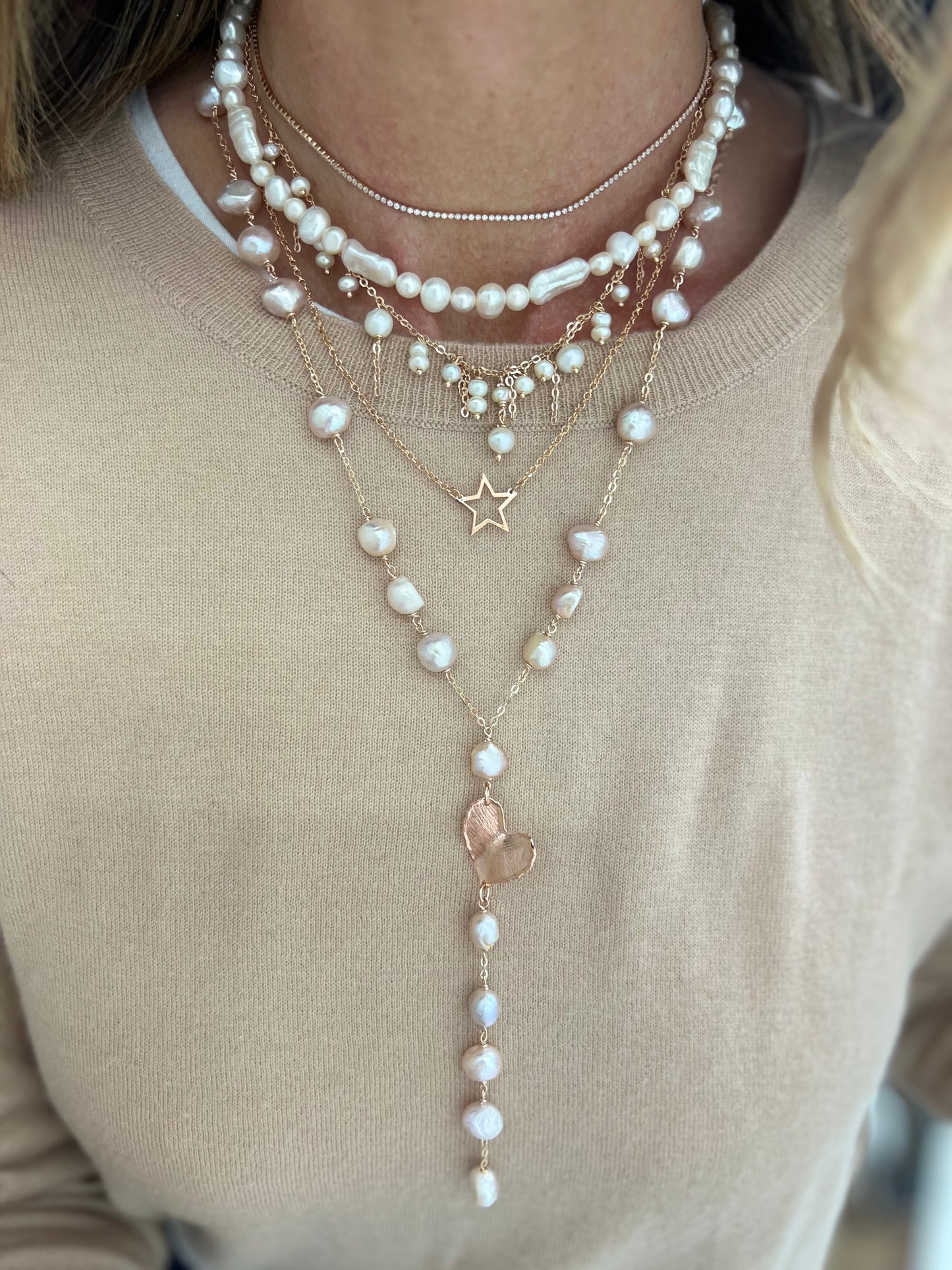 Collana rosario perle di burro con cuore foglia satinato - Lumiere Bijoux