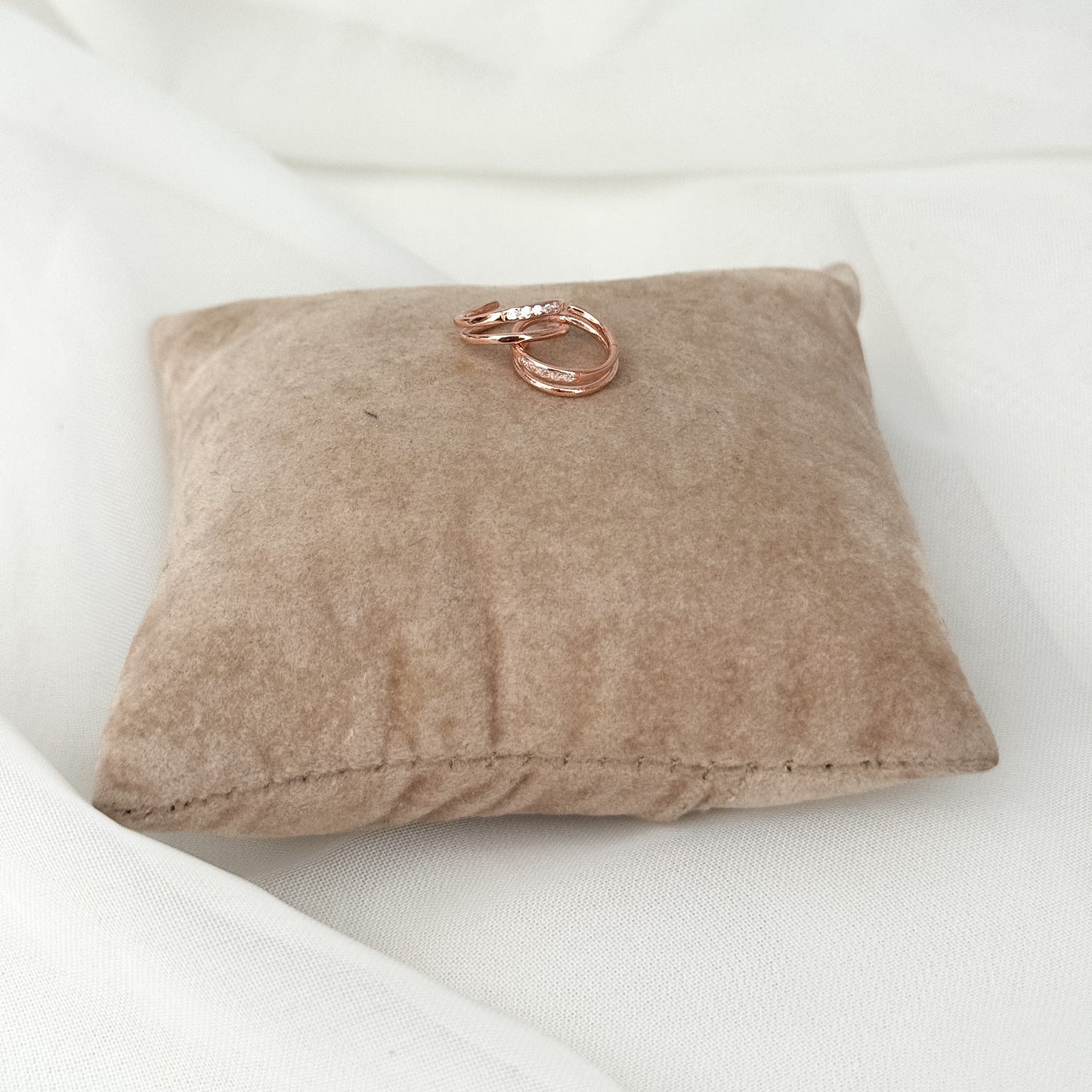 Coppia micro orecchini spirale con lato zirconi - Lumiere Bijoux