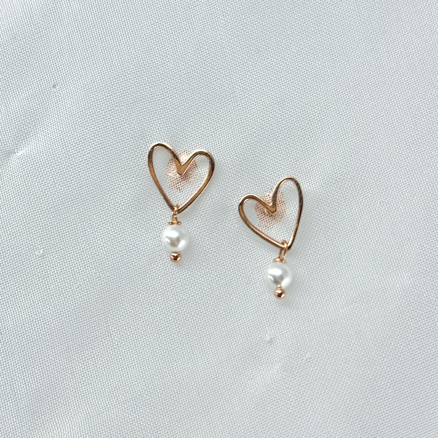 Coppia orecchini cuori vuoti Mykonos da 1 cm rosè con perla o punto luce pendente - Lumiere Bijoux