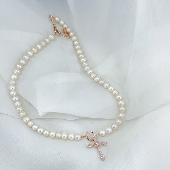 Collana di perle tonde bianche cm 40 con croce zirconi pendente in argento 925 bagno rosé - Lumiere Bijoux