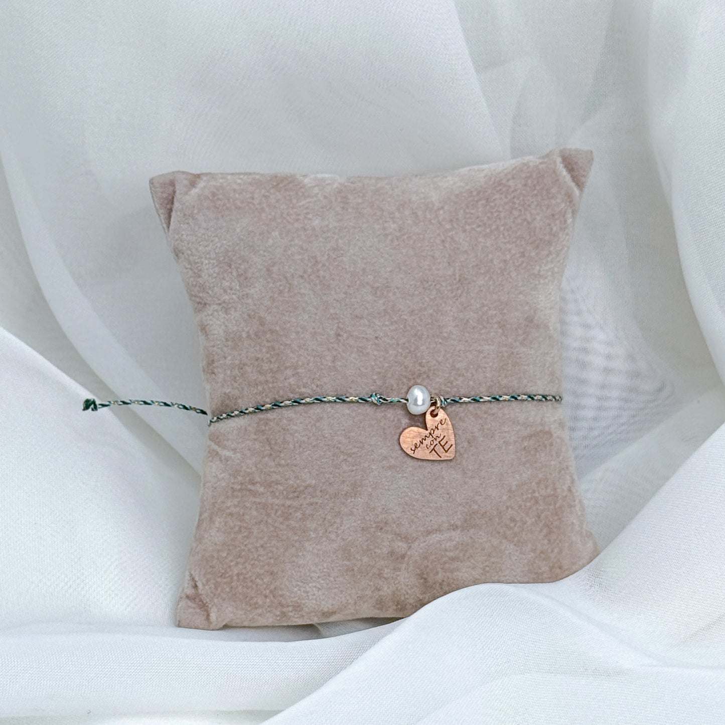 Bracciale cordino regolabile con perla e cuore pendente con frase