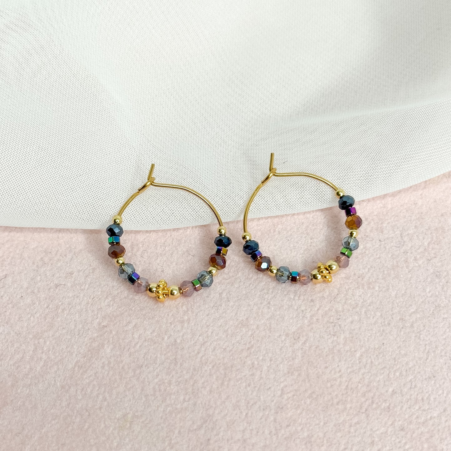 Orecchini cerchio con cristalli e pepite dorate - Lumiere Bijoux