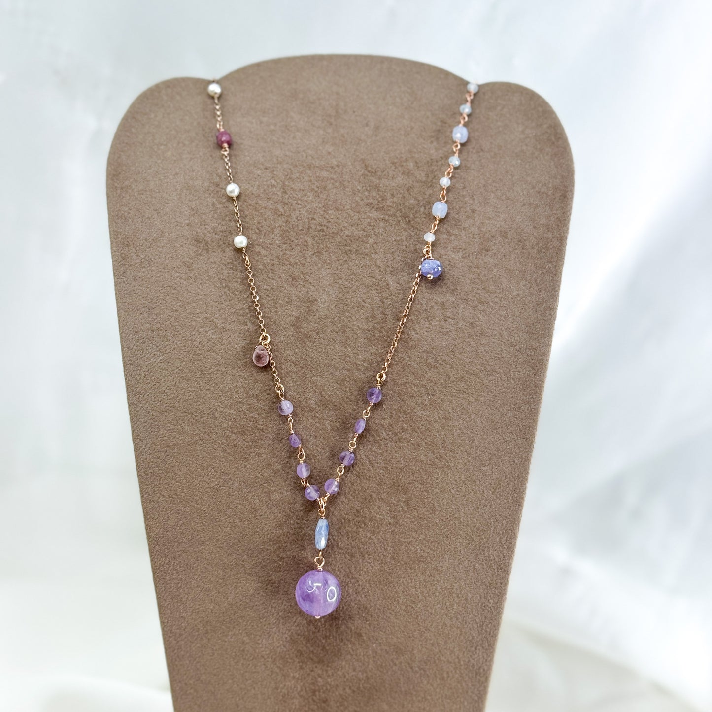 Collana lunga cm 70 con pietra tonda lilla pendente catena rosario - Pezzo unico - Lumiere Bijoux