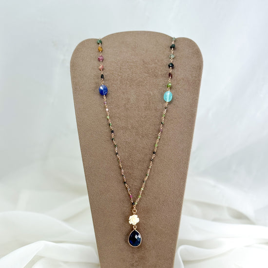 Collana lunga cm 70 con pietra blu a goccia pendente catena rosario e rosellina - Pezzo unico - Lumiere Bijoux