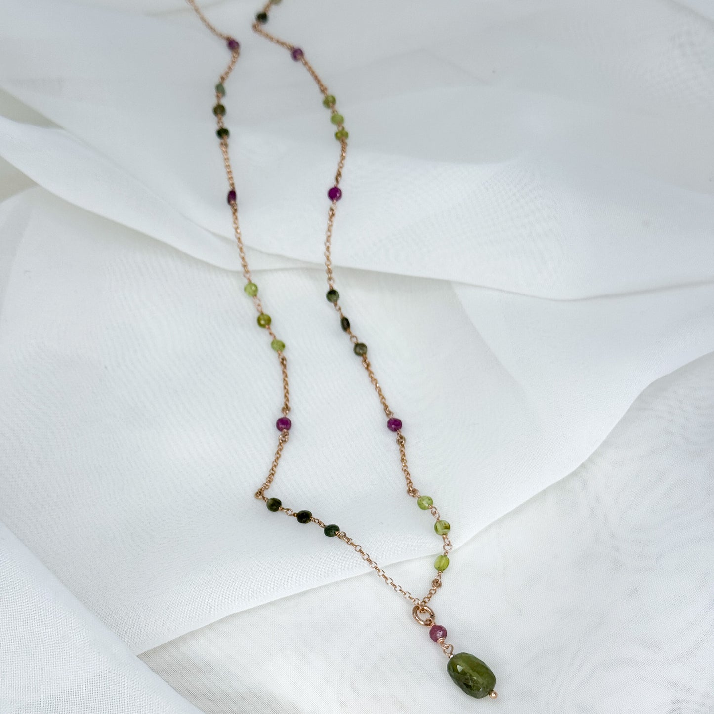 Collana lunga cm 70 con pietra verde e catena rosario - Pezzo unico - Lumiere Bijoux