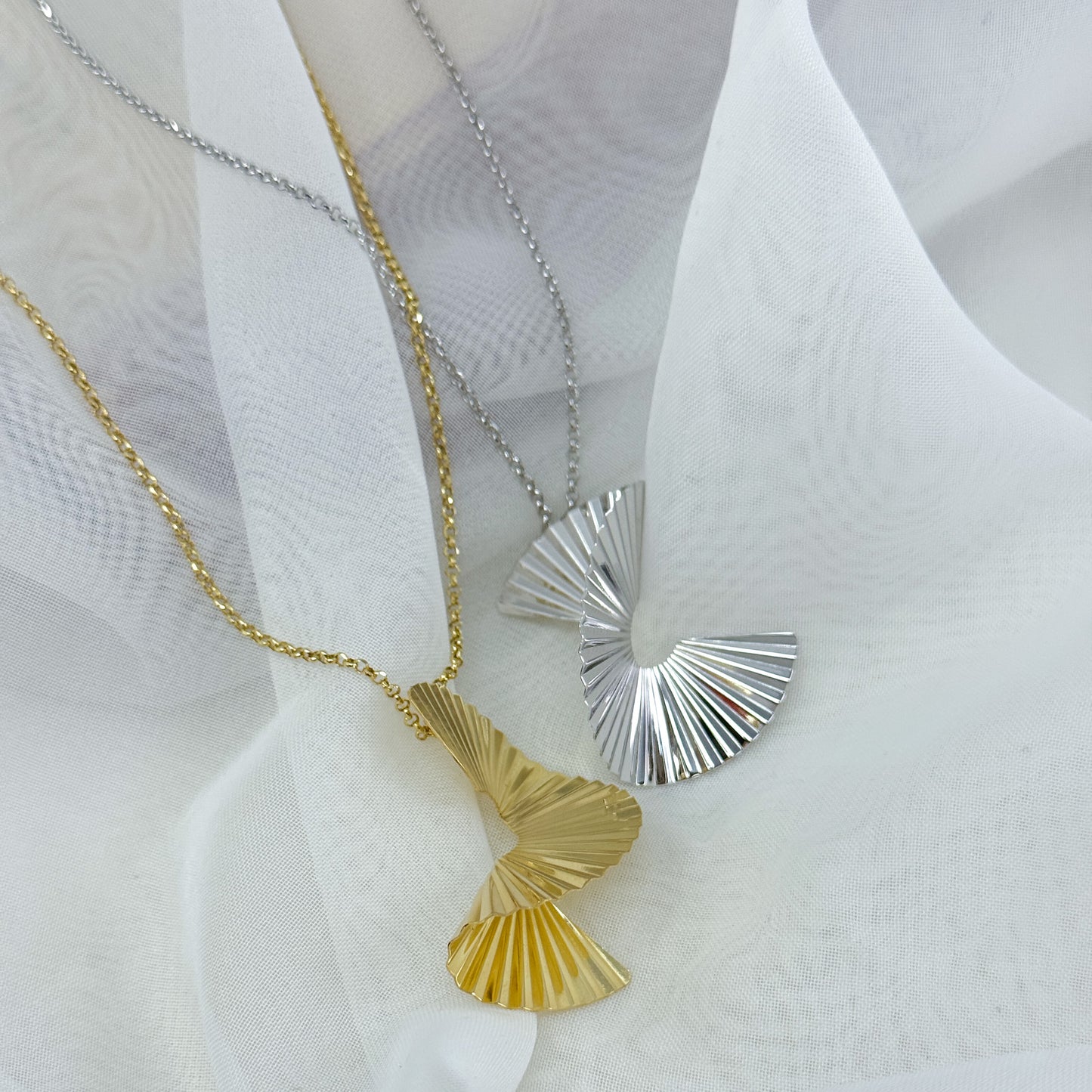 Collana cm 40 con elemento a ventaglio oro giallo - pezzo unico - Lumiere Bijoux