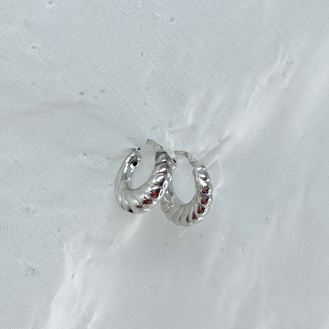 Coppia orecchini cerchio incisi stile vintage - Lumiere Bijoux