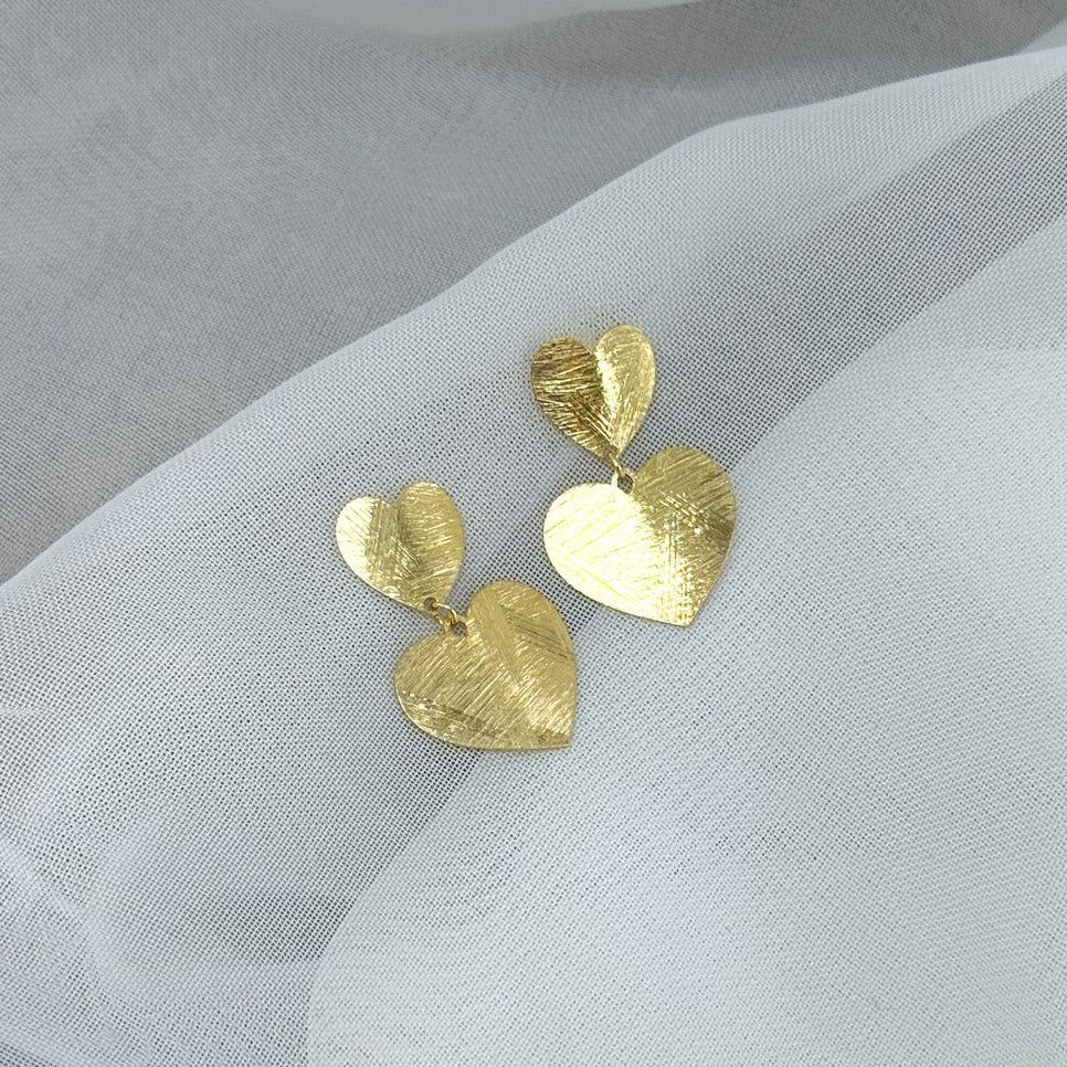 Coppia orecchini lobo pendenti 2.5 cm con cuori satinati argento giallo - Lumiere Bijoux