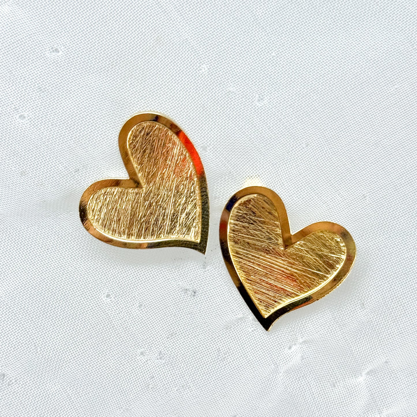 Coppia orecchini lobo con cuore satinato argento giallo - Lumiere Bijoux