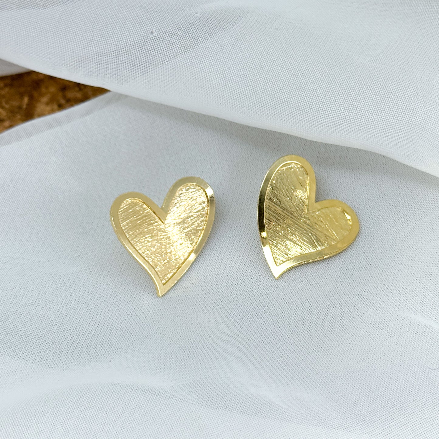 Coppia orecchini lobo con cuore satinato argento giallo - Lumiere Bijoux