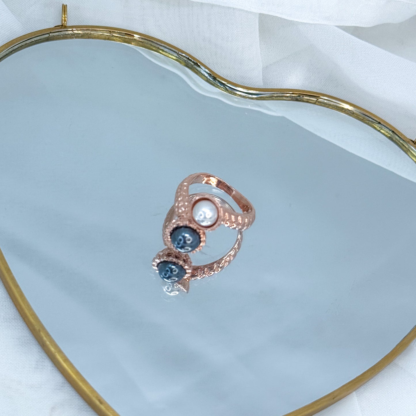 Anello contrarier regolabile con perla nera e bianca - Lumiere Bijoux