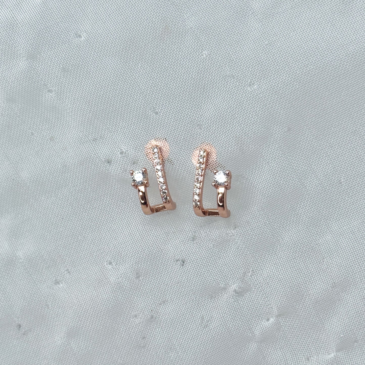 Coppia orecchini lobo barretta zirconi e punto luce - Lumiere Bijoux