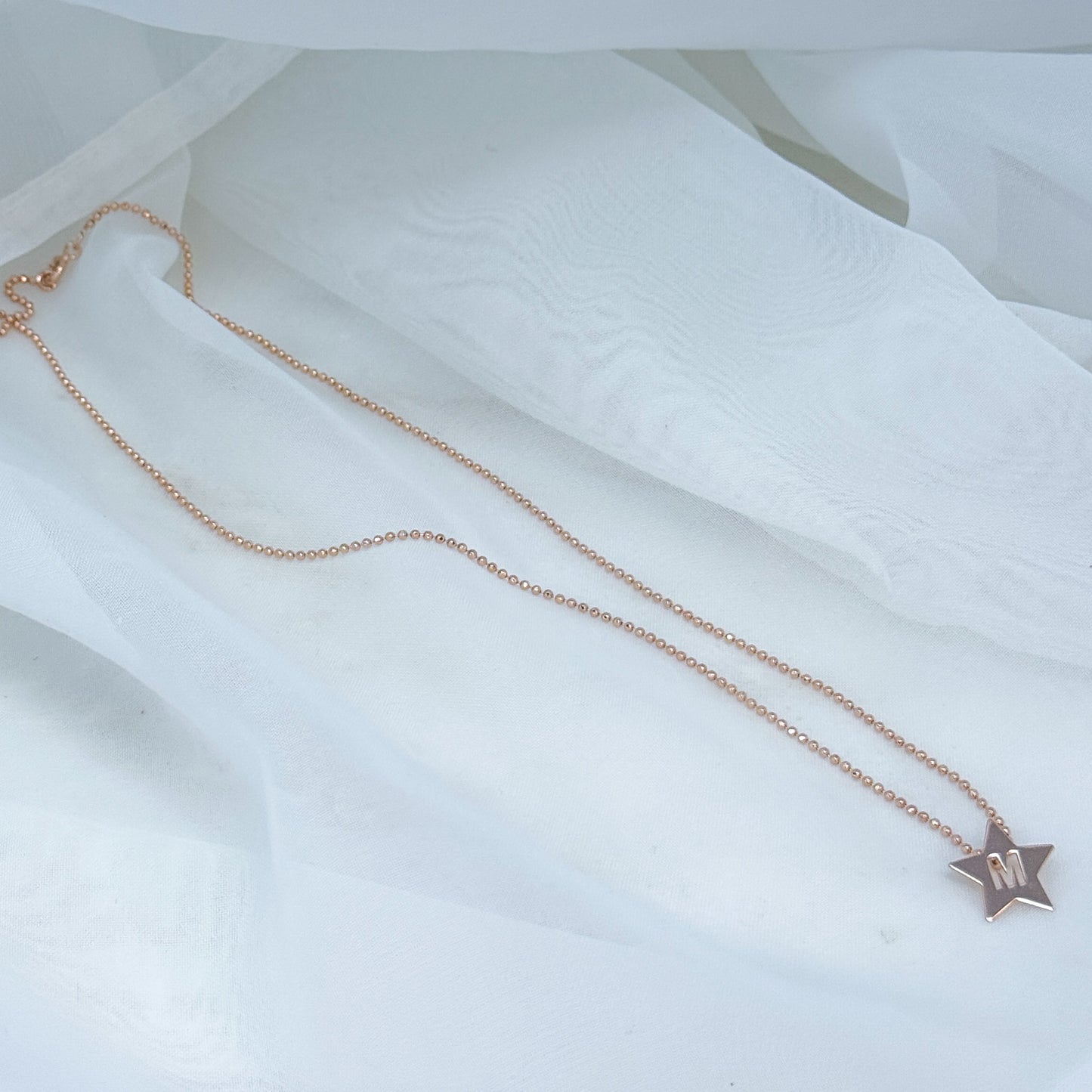 Catena militare con stella con traforata iniziale stampatello cm 50 - Lumiere Bijoux