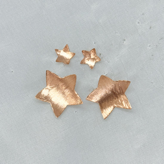 Coppia orecchini stelle satinate a scodella in argento rosé - Lumiere Bijoux