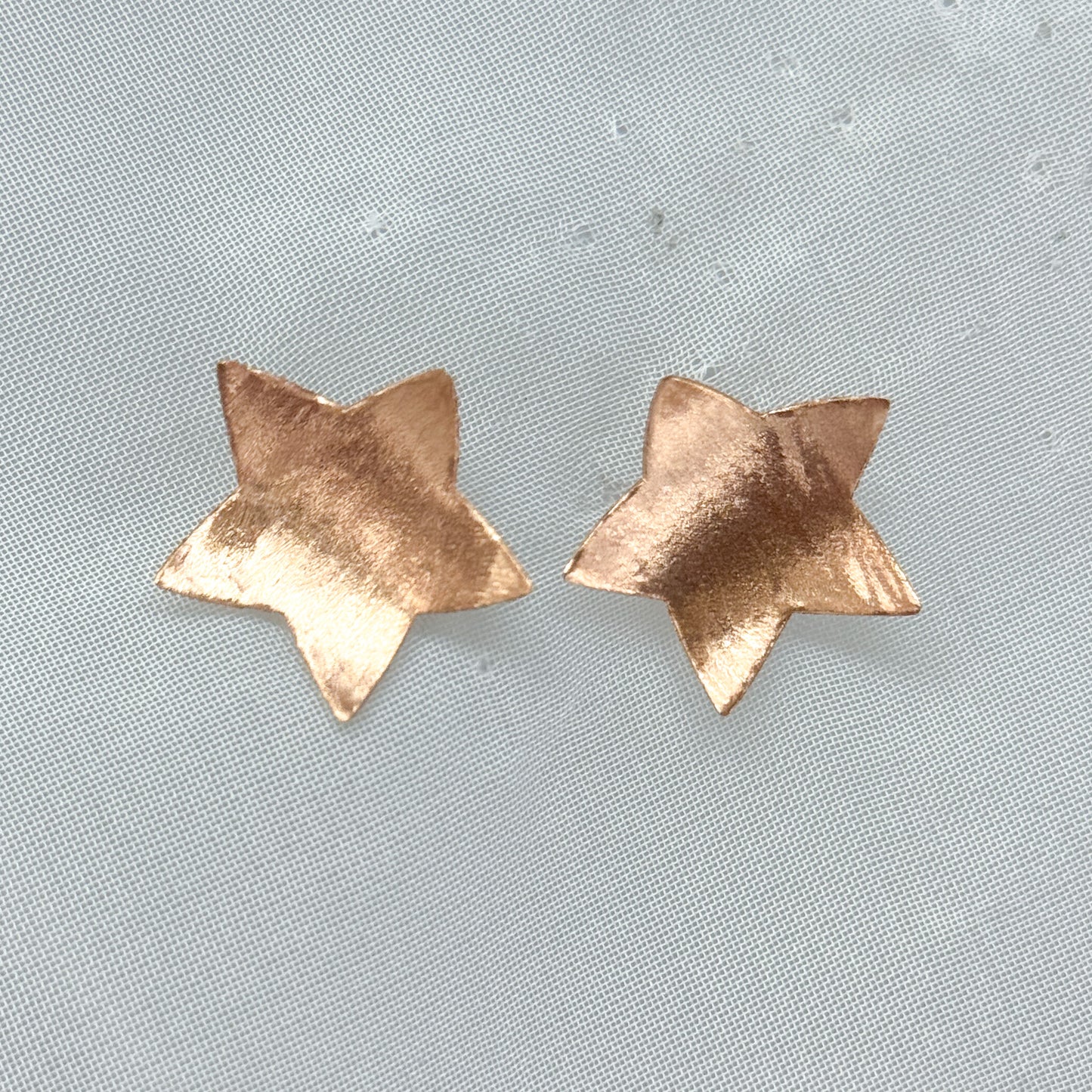 Coppia orecchini stelle satinate a scodella in argento rosé - Lumiere Bijoux