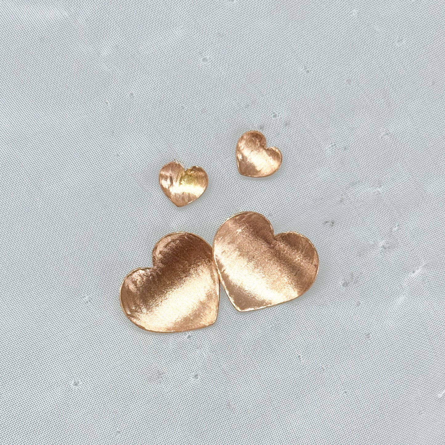 Coppia orecchini cuori satinati in argento rosé - Lumiere Bijoux