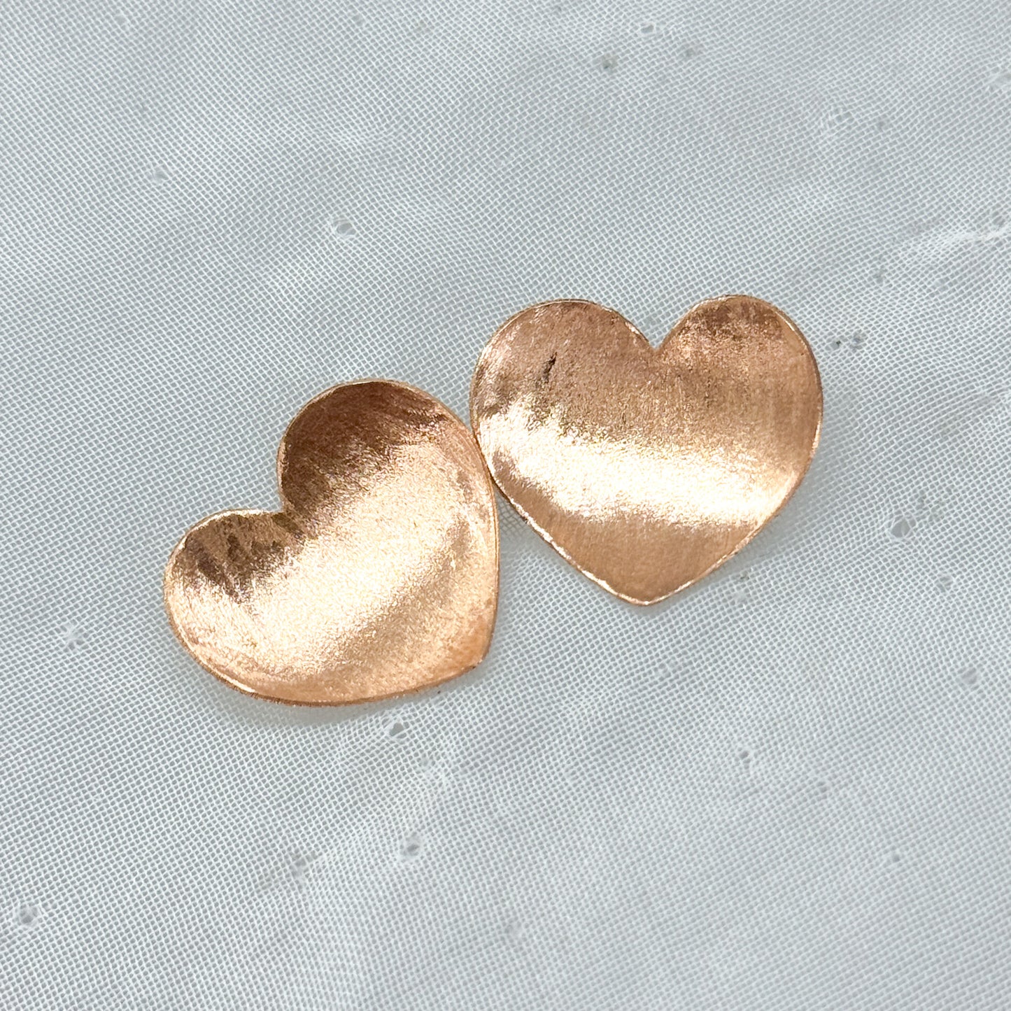 Coppia orecchini cuori satinati in argento rosé - Lumiere Bijoux