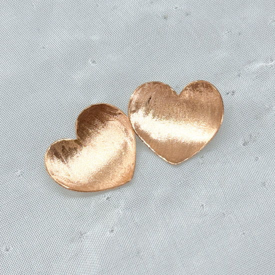 Coppia orecchini cuori satinati in argento rosé - Lumiere Bijoux