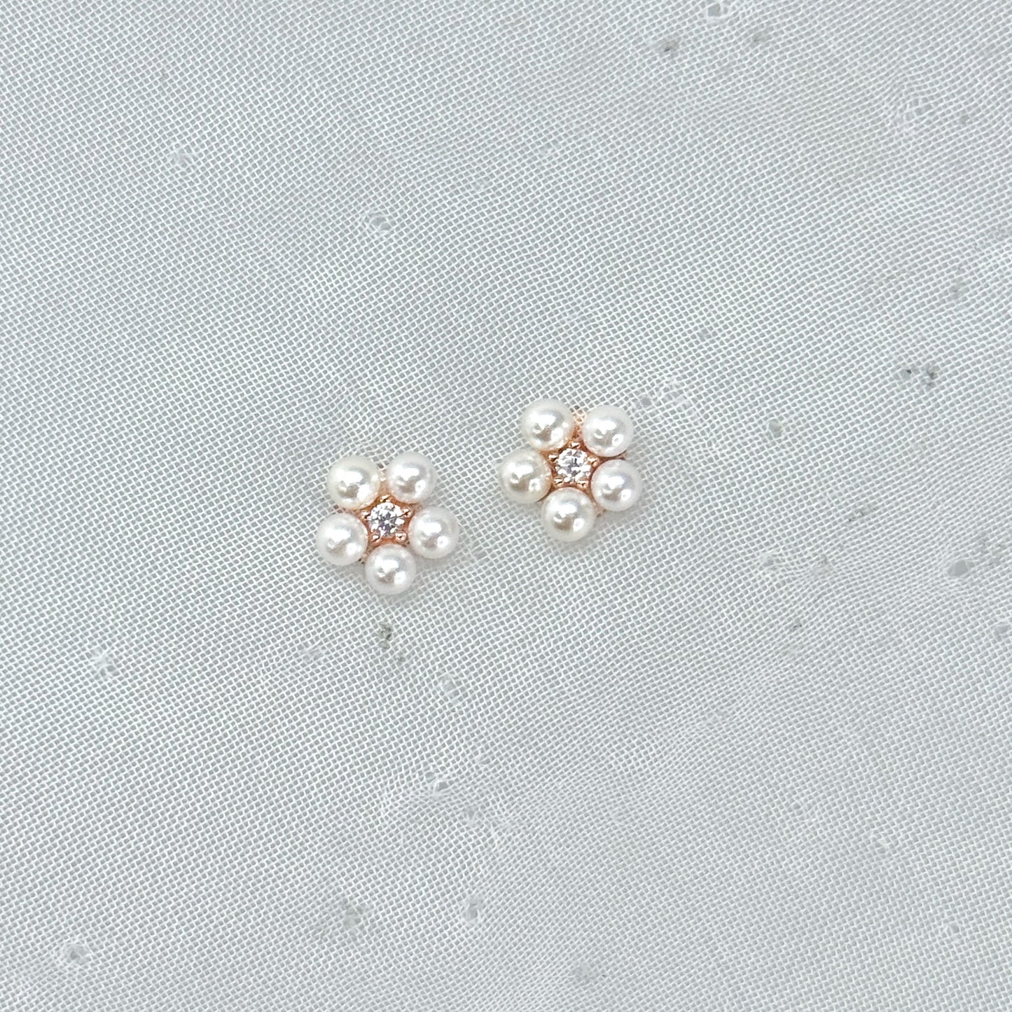 Coppia orecchini fiorellino perle e microzircone - Lumiere Bijoux