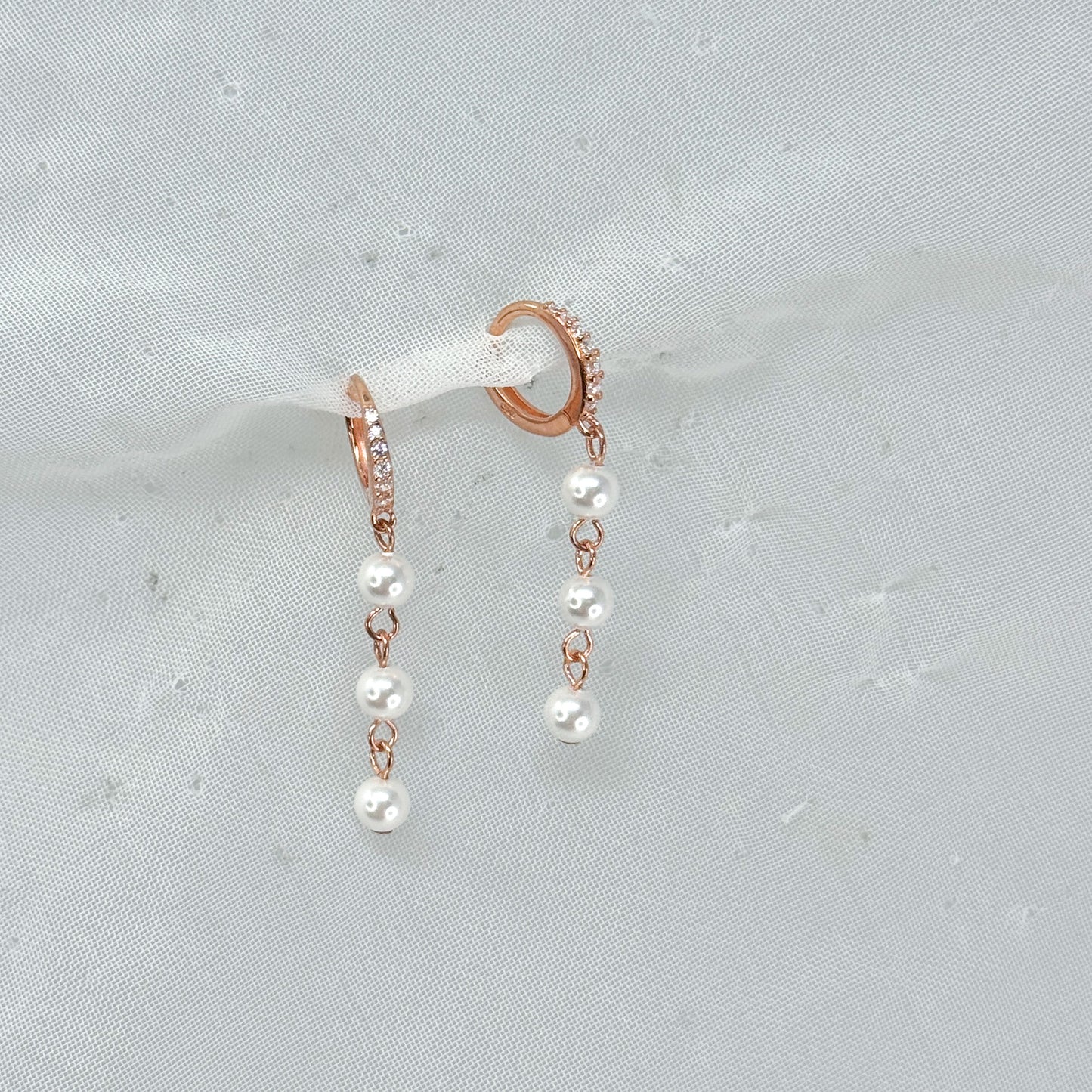 Coppia orecchini cerchietto zirconi e perle pendenti - Lumiere Bijoux