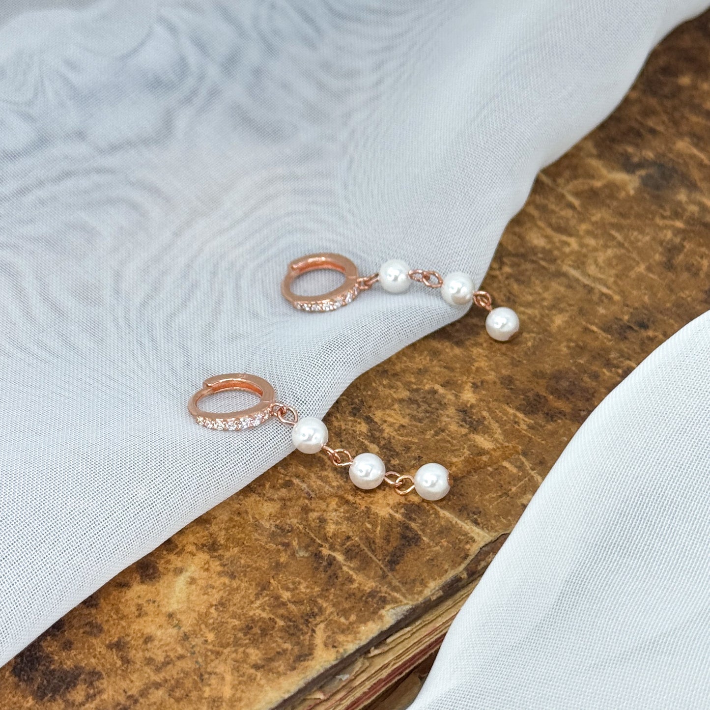 Coppia orecchini cerchietto zirconi e perle pendenti - Lumiere Bijoux