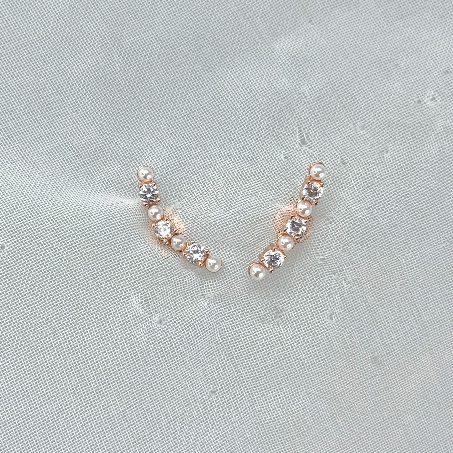 Coppia orecchini mezzaluna con microperle alternate da zirconi - Lumiere Bijoux