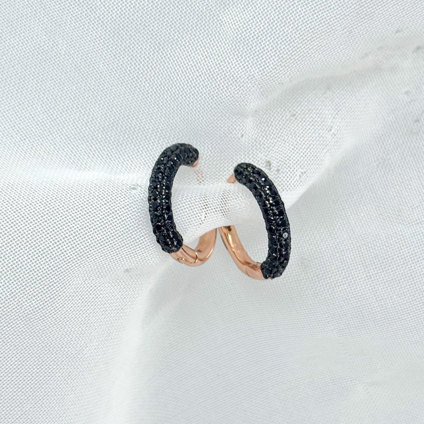 Coppia orecchini a scattino con zirconi neri su base rutenio - Lumiere Bijoux