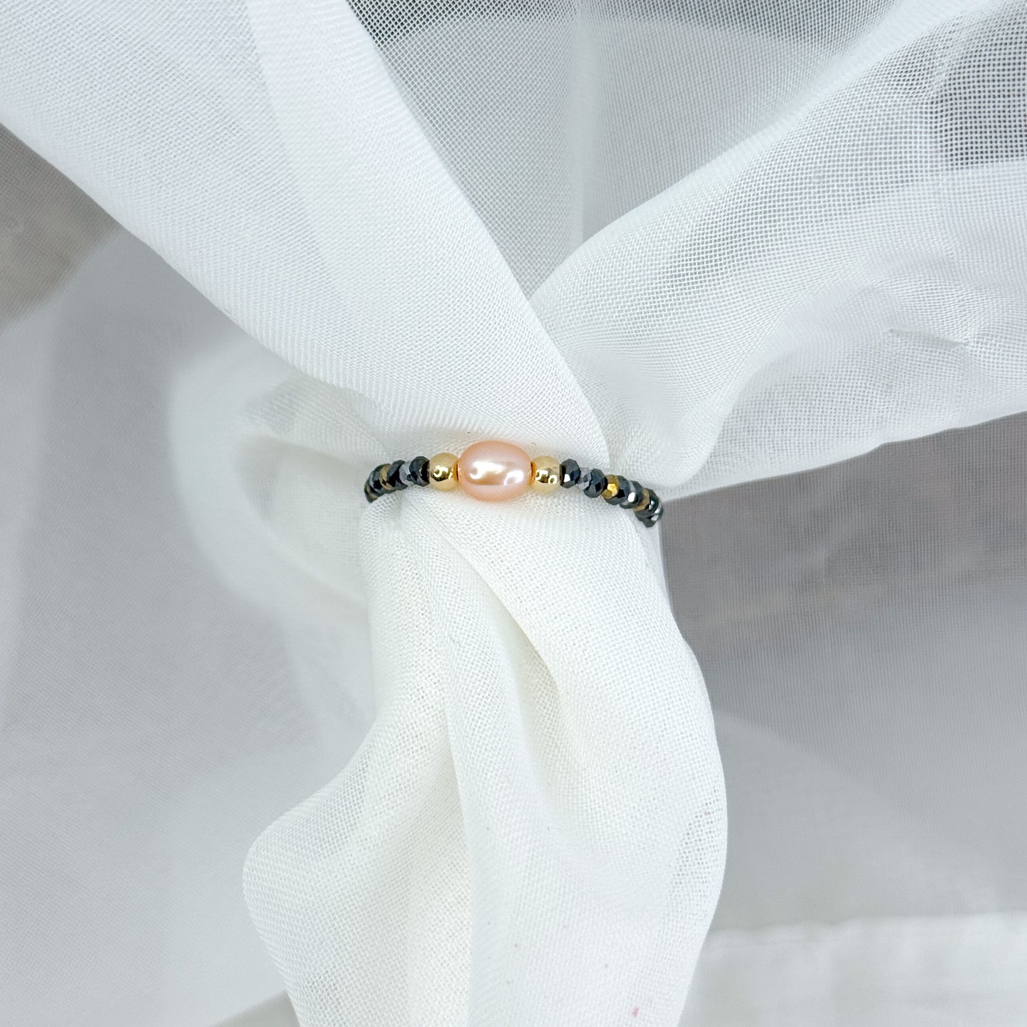 Anello elastico Parigi con ematite e perla rosa - Lumiere Bijoux