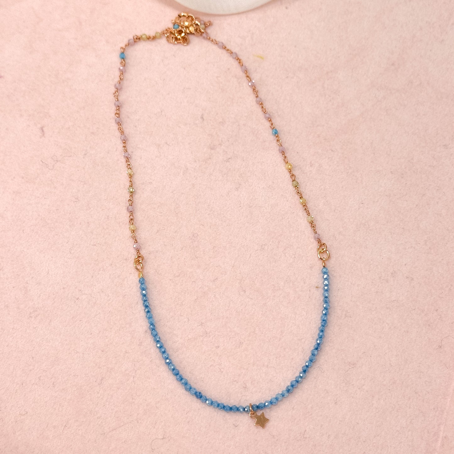 Collana cm 35 micro cristalli colorati con micro stella pendente - Lumiere Bijoux