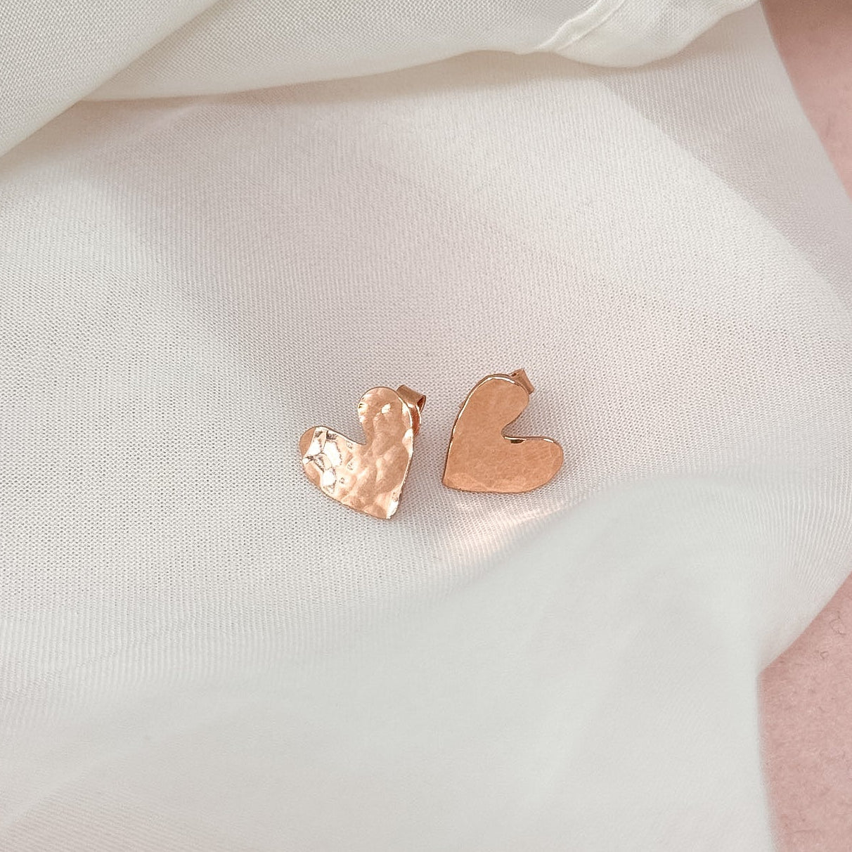 Coppia orecchini a lobo cuore pieno NINI da 1 cm - Lumiere Bijoux