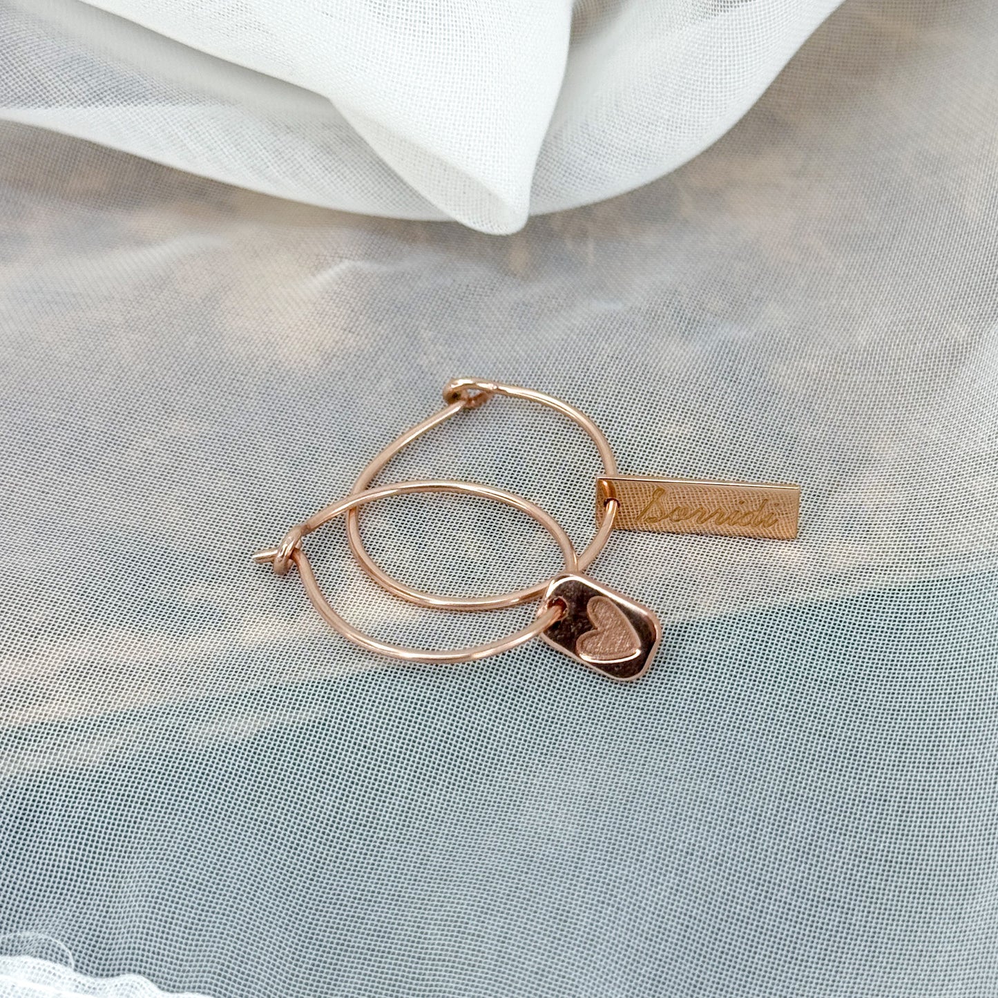 Orecchini cerchio Noisette con targhetta cuore stella o sorridi argento rosé - Lumiere Bijoux