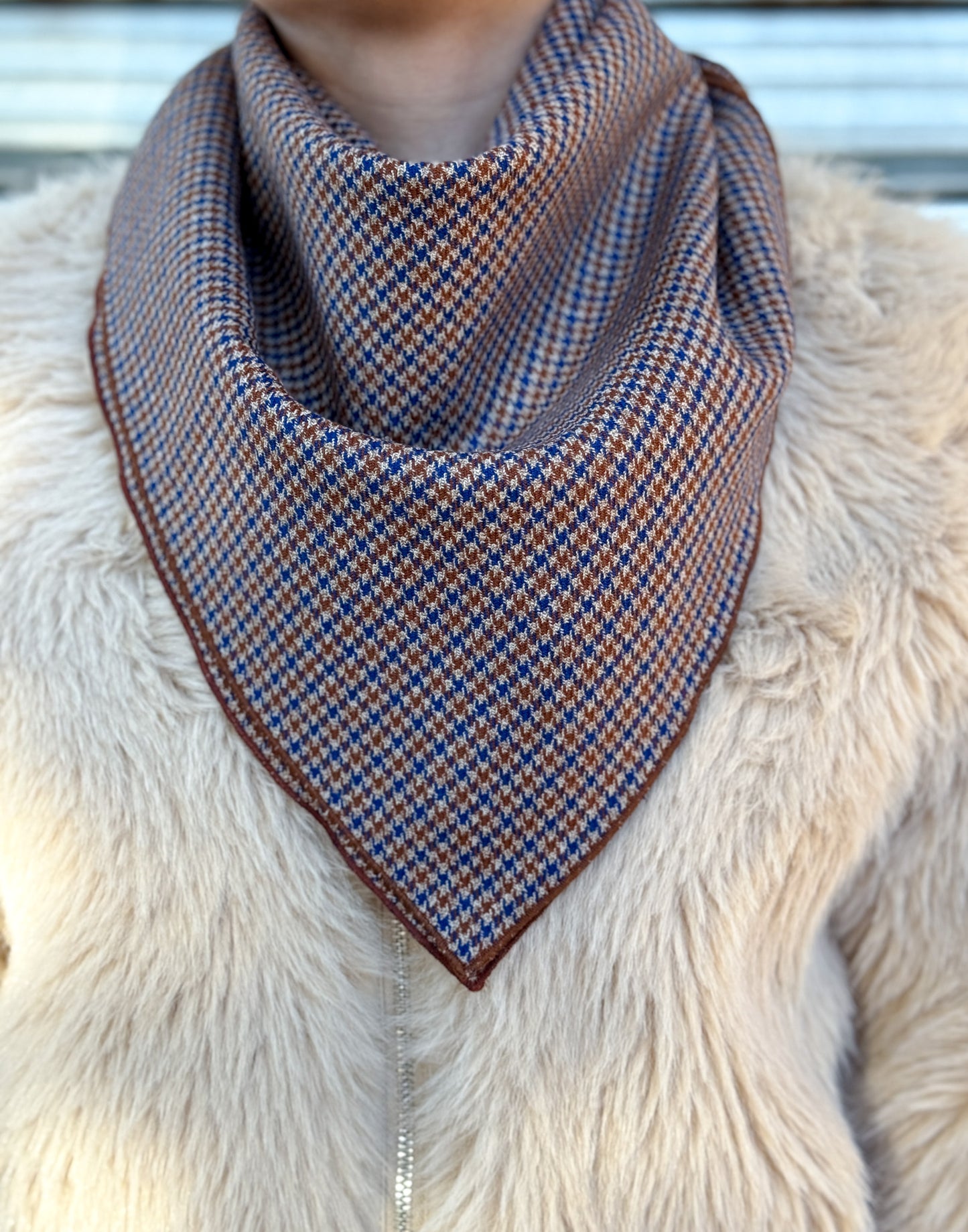 Foulard in lana pied de poule caramello bluette 70x70 cm - Lumiere Bijoux