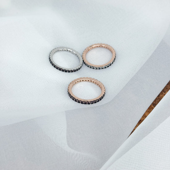 Anello fedina eternity con castone rutenio base argento rodio o rosé e zirconi bianchi e brown - Lumiere Bijoux