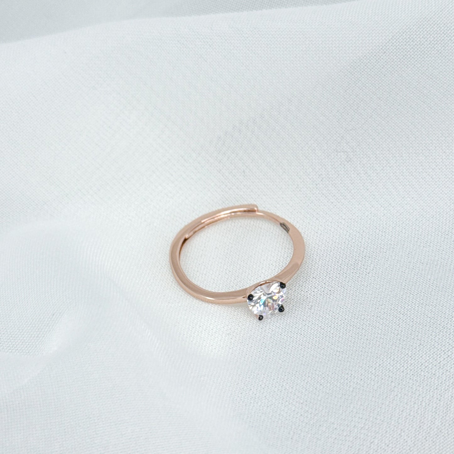 Anello regolabile in argento rosé con punzone rutenio e zircuore bianco o brown da 0.5cm - Lumiere Bijoux