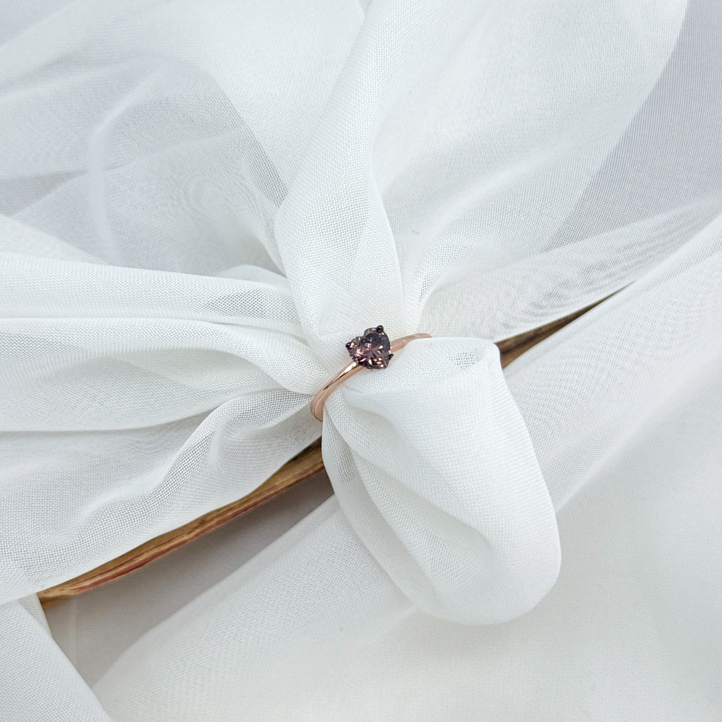 Anello regolabile in argento rosé con punzone rutenio e zircuore bianco o brown da 0.5cm - Lumiere Bijoux