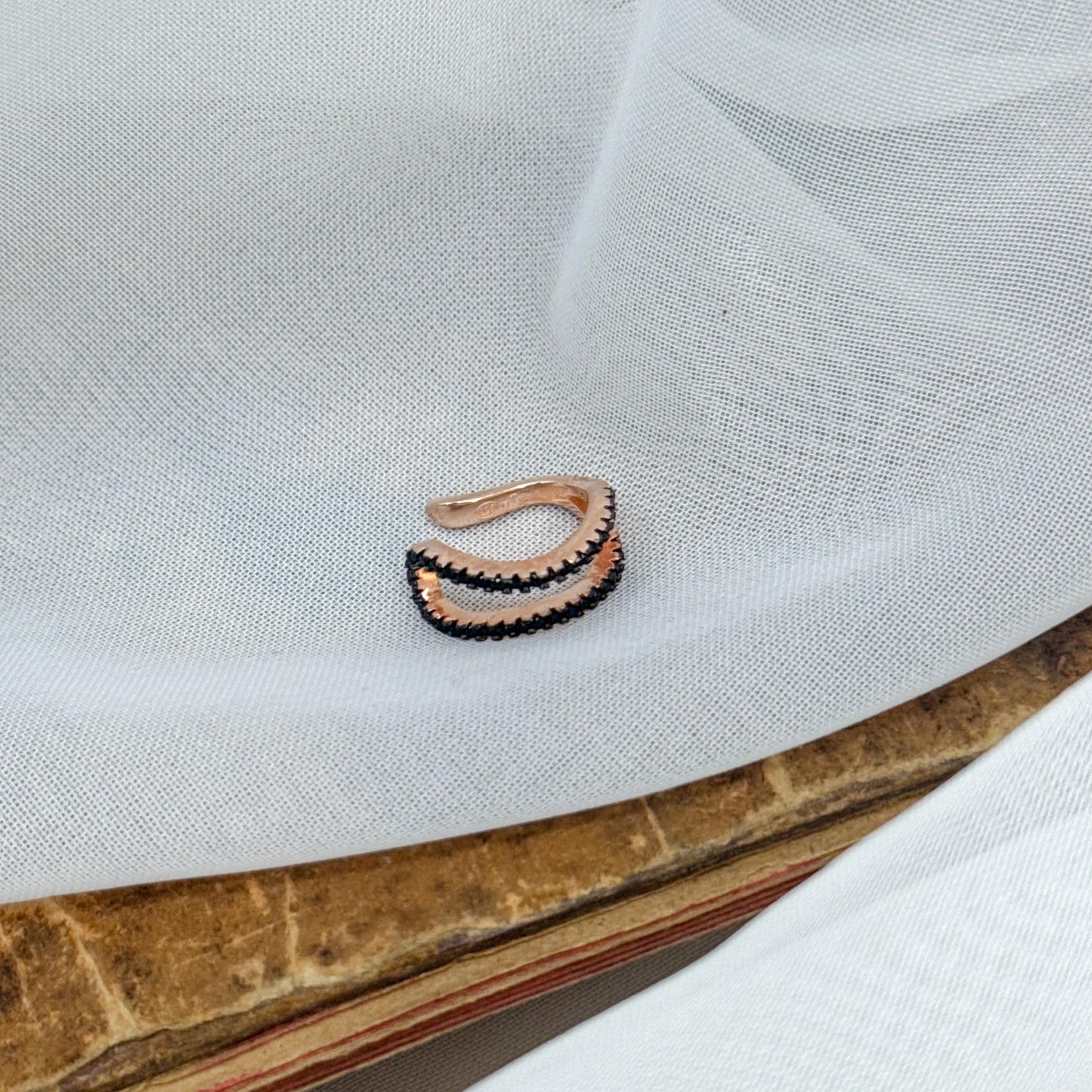 Earcuff due fili zirconi neri - Lumiere Bijoux