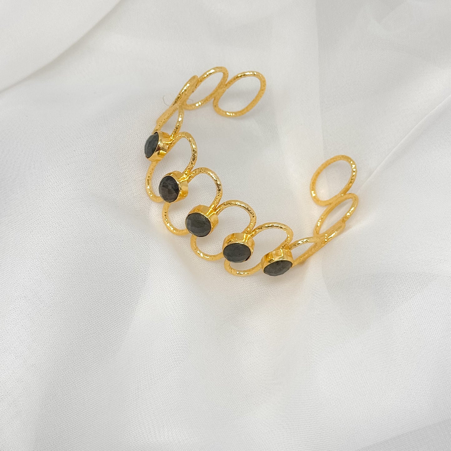 Bracciale rigido onda con ladradorite o pietra di luna - Lumiere Bijoux