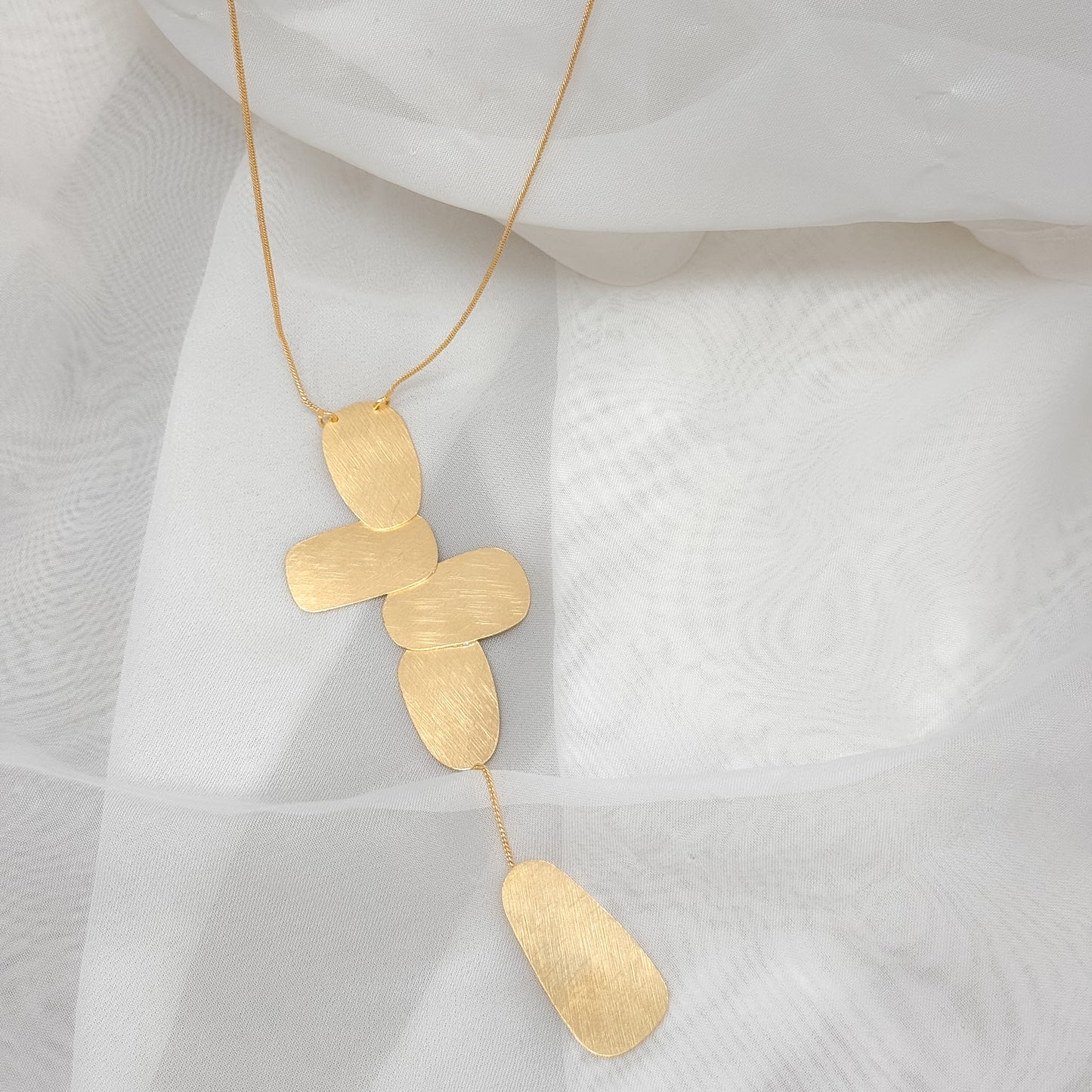 Collana lunga in ottone con elementi satinati 80cm - Lumiere Bijoux