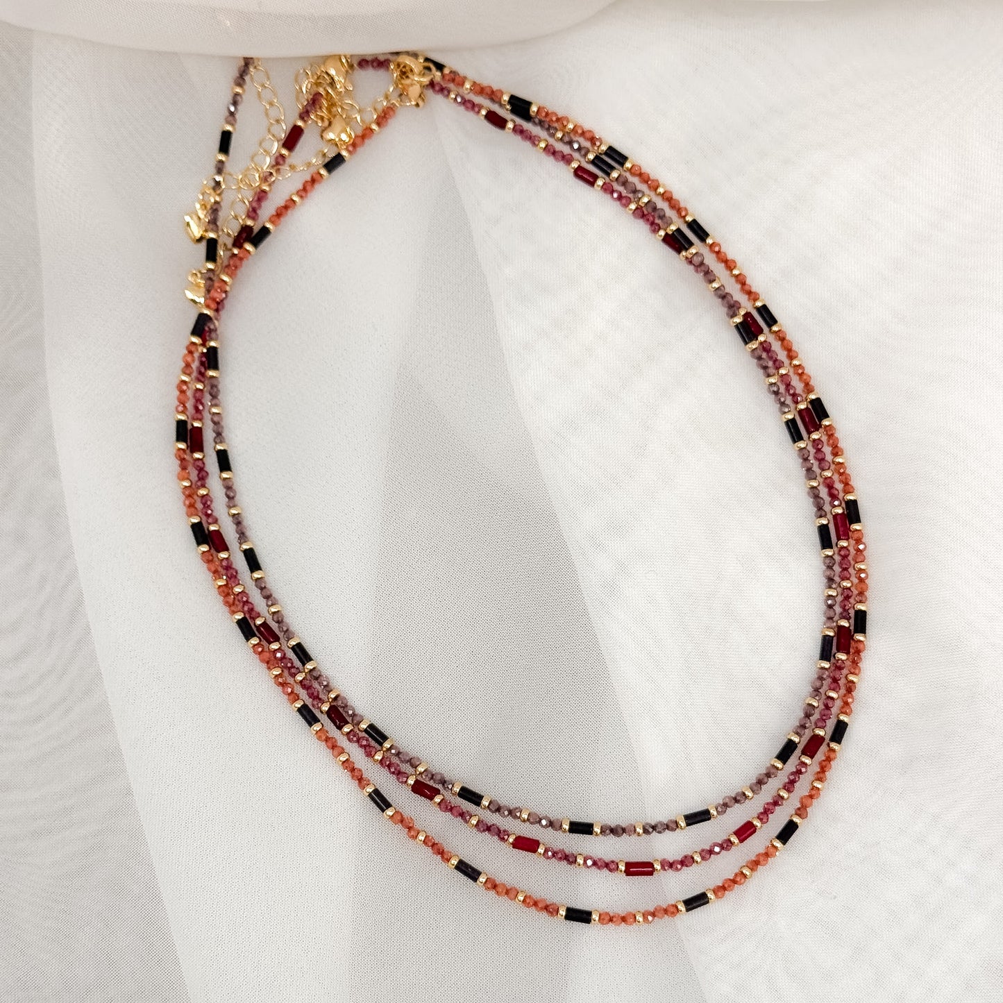 Collana cristalli tubetti e pepite ottone dorato 39cm - Lumiere Bijoux