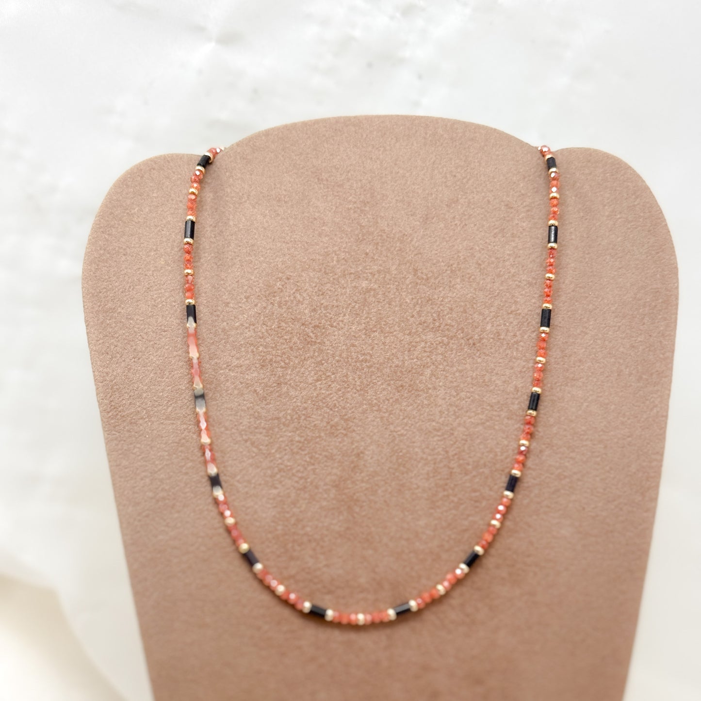 Collana cristalli tubetti e pepite ottone dorato 39cm - Lumiere Bijoux